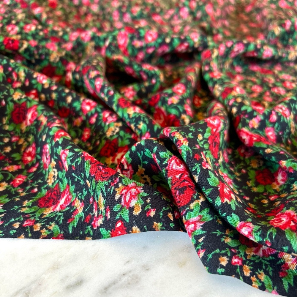 4.5 yd lot_ Micro Floral Fabric _Red/Black